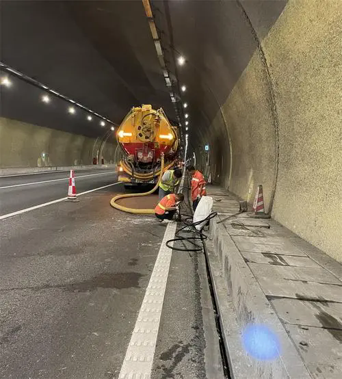 梁平隧道排水渠清淤